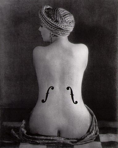 "Man Ray, Le violon d'Ingres, 1924, © Man Ray Trust / Adagp" su licenza CC BY 2.0 - Haka004