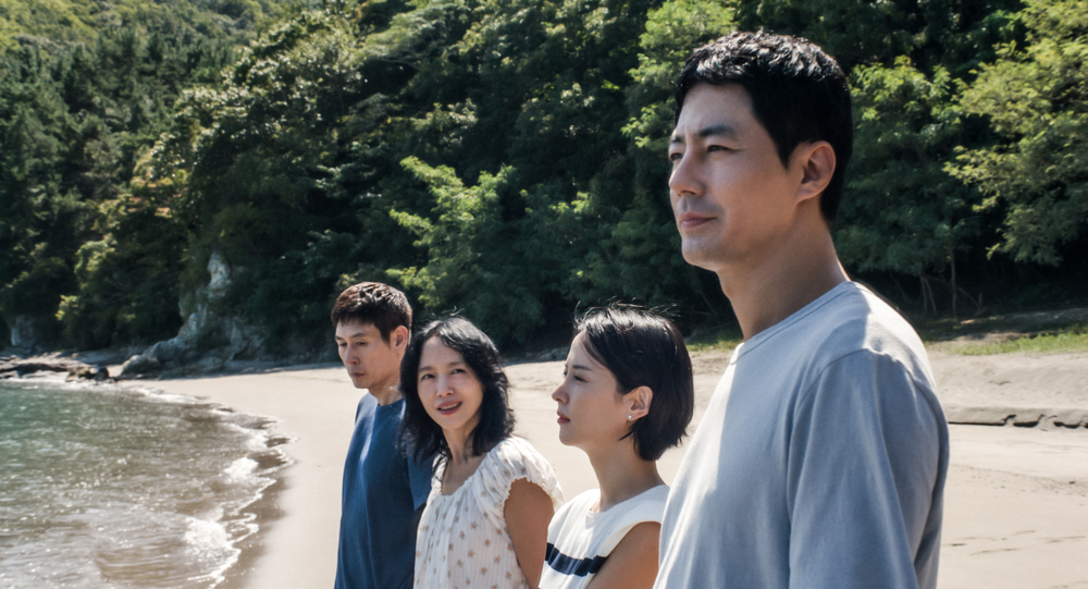 Possible Love. Sul Kyung-gu as Ho-seok, Jeon Do-yeon as Mi-ok, Cho Yeo-jeong as Ye-ji, Zo In-sung as Sang-woo of Possible Love. Courtesy of Netflix.