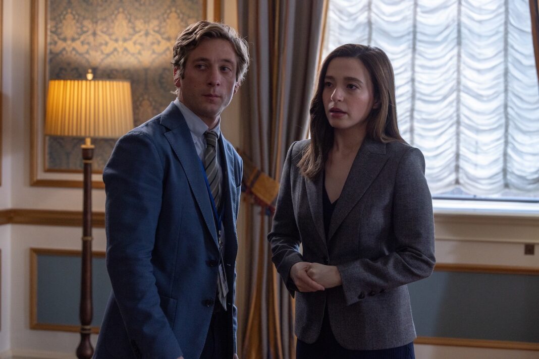 Jeremy Allen White (Finalized);Mikey Madison (Finalized) Jeff Horwitz (Jeremy Allen White) e Frances Haugen (Mikey Madison) in THE SOCIAL RECKONING. Courtesy of Sony/Columbia Pictures