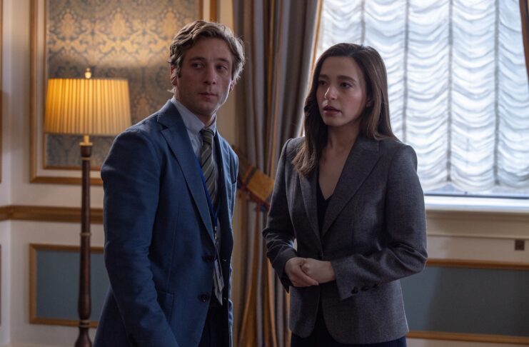 Jeff Horwitz (Jeremy Allen White) e Frances Haugen (Mikey Madison) in THE SOCIAL RECKONING. Courtesy of Sony/Columbia Pictures